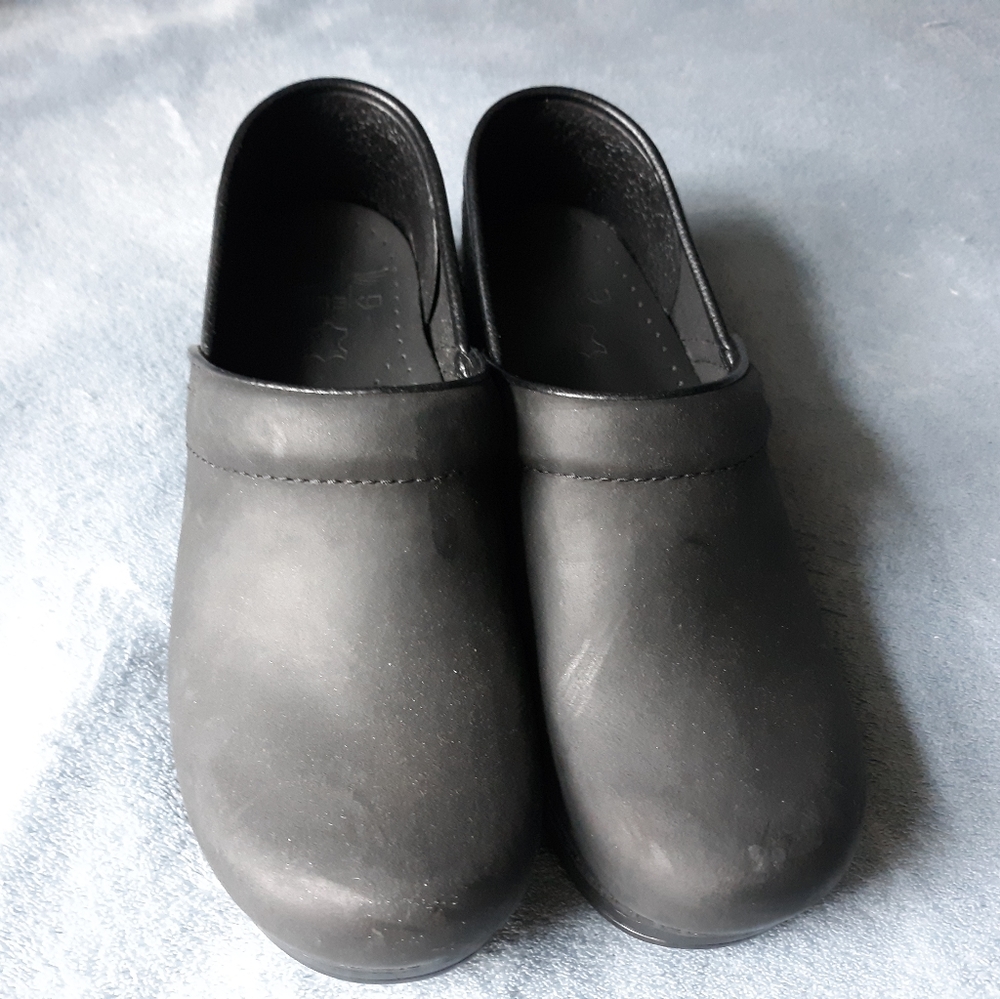 Women's Black Dansko size 37 clogs